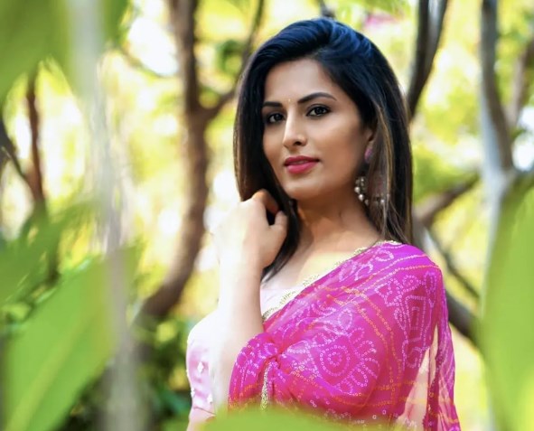 TV9 Anchor Pratyusha